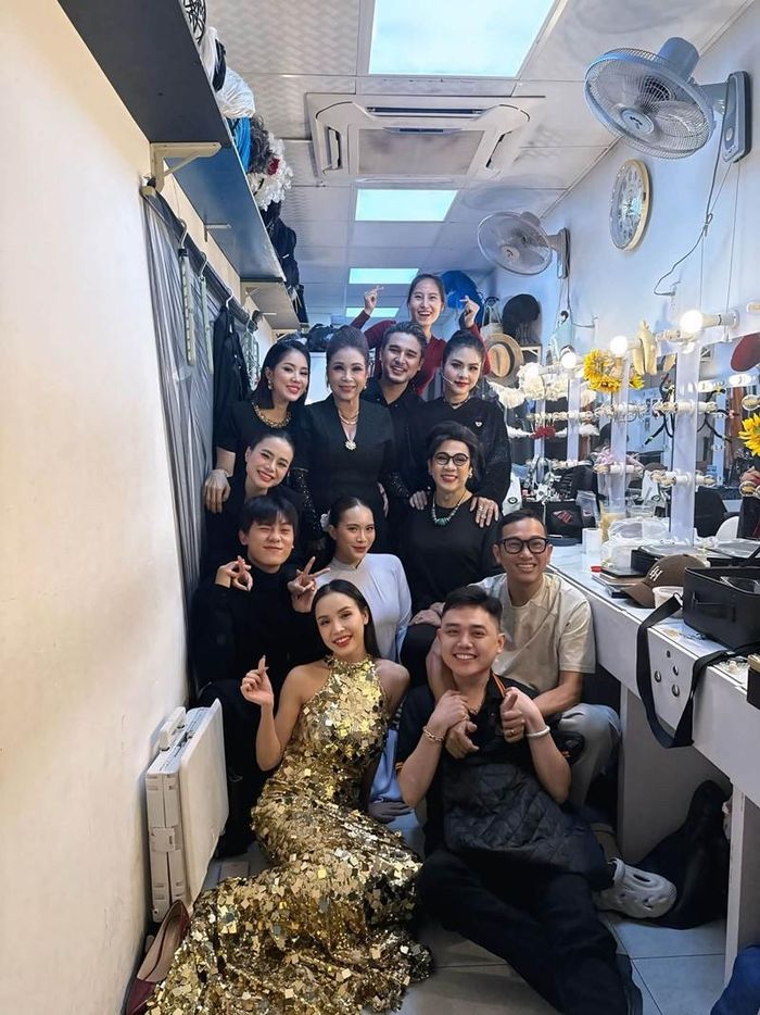 Diễn viên Vân Trang bịn rịn chia tay vai diễn Hạ trong kịch "Cô giáo Duyên", bày tỏ sự lưu luyến sau đêm quay cuối cùng.