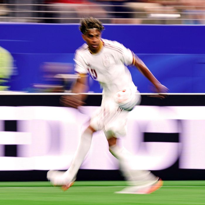 Những pha rê bóng của Yamal là chìa khóa lối chơi của Tây Ban Nha. Ảnh: SeFutbol