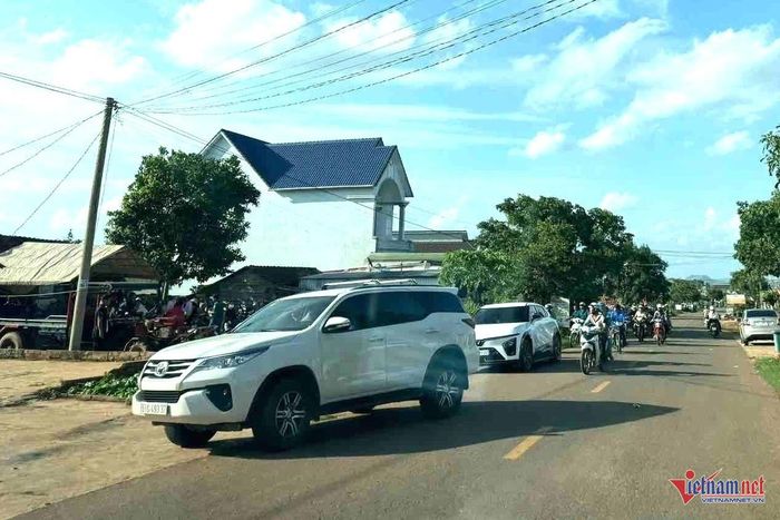 Một gia đình đang tổ chức đám tang cho nạn nhân. Ảnh: Hải Dương