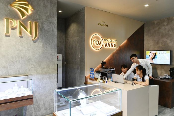 Cổ phiếu PNJ vẫn đang giảm mạnh. Ảnh: Nam Khánh