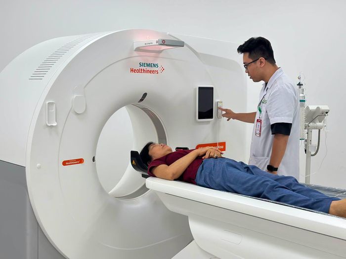 Người dân được khám tổng quát, tư vấn sức khỏe và hướng dẫn theo dõi, điều trị các bệnh lý nếu phát hiện bất thường.