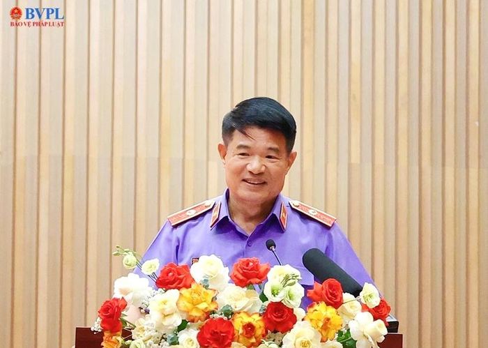  Đồng chí Nguyễn Huy Tiến, Ủy viên Trung ương Đảng, Bí thư Đảng ủy, Viện trưởng VKSND tối cao phát biểu chỉ đạo tại Hội nghị học tập, quán triệt thực hiện Chỉ thị số 06-CT/TW ngày 06/6/2026 của Bộ Chính trị về tăng cường sự lãnh đạo của Đảng đối với công tác kiểm sát nhân dân trong giai đoạn mới, vừa được tổ chức tại Hà Nội. 