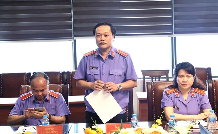  Đồng chí Vũ Mạnh Hà, Phó Tổng Biên tập Báo Bảo vệ pháp luật phát biểu tại Hội nghị.