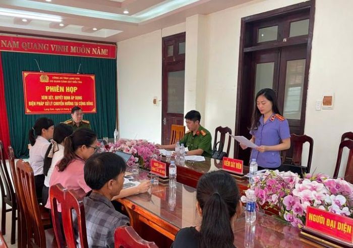 Đại diện VKSND khu vực 5 phát biểu.