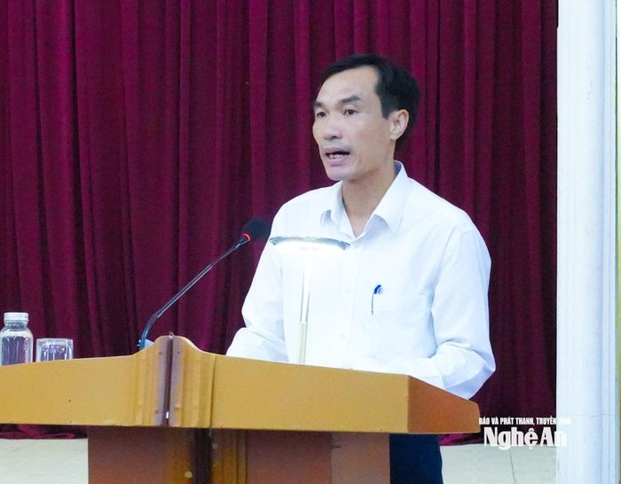 TS Lê Hùng Tiến – Giám đốc Trung tâm Nghiên cứu dược liệu Bắc Trung Bộ phát biểu tại cuộc họp. Ảnh: Mai Hoa