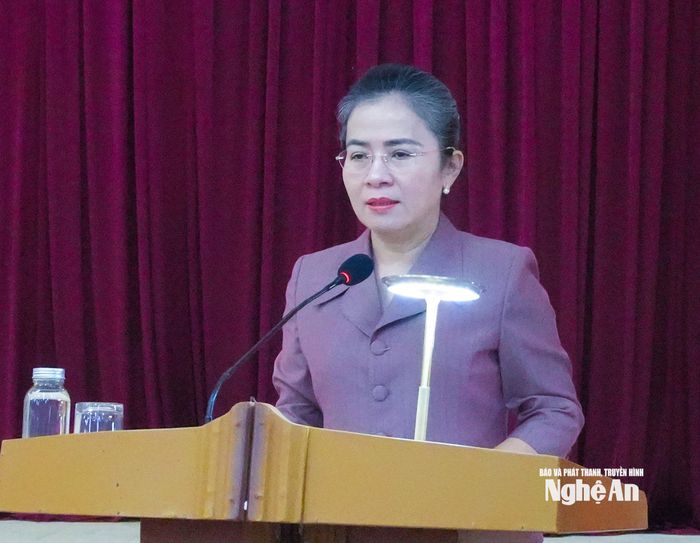 Đồng chí Võ Thị Minh Sinh - Phó Bí thư Tỉnh ủy, Chủ tịch Ủy ban MTTQ tỉnh, Trưởng ban Chỉ đạo phát biểu tại cuộc họp. Ảnh: Mai Hoa