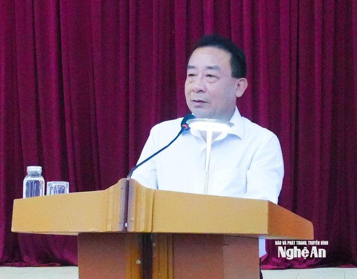 Phó Chủ tịch UBND tỉnh Nguyễn Văn Đệ đề nghị 56 xã trọng điểm phát triển dược liệu chủ động nghiên cứu, đề xuất tỉnh các cây trồng phù hợp. Ảnh: Mai Hoa