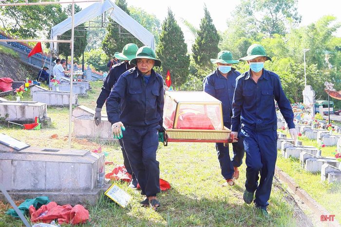  Đại tá Nguyễn Hà, Phó Chủ nhiệm Chính trị Bộ Chỉ huy quân sự tỉnh, cho biết: “Xác định công tác khai quật, lấy mẫu ADN là "mệnh lệnh từ trái tim", các thành viên tổ khai quật, lấy mẫu hài cốt liệt sĩ luôn nêu cao tinh thần trách nhiệm, thực hiện nghiêm quy trình chuyên môn ở từng công đoạn. Từ khai quật, lấy mẫu, ghi nhận, số hóa đến hoàn trả hài cốt về đúng phần mộ đều được thực hiện chặt chẽ, bảo đảm chính xác, trang nghiêm, tôn trọng các yếu tố tâm linh và truyền thống tri ân các anh hùng liệt sĩ". 