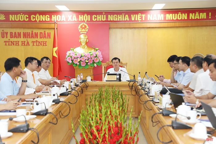 Phó Chủ tịch Thường trực UBND tỉnh Hà Tĩnh Trần Báu Hà chủ trì buổi làm việc với liên danh nhà đầu tư: Tổng Công ty Điện lực Dầu khí Việt Nam – CTCP, Tổng Công ty Lắp máy Việt Nam – CTCP và B.Grimm Power Public Company Limited về kế hoạch triển khai thực hiện dự án Nhà máy Nhiệt điện LNG Vũng Áng III tại phường Hoành Sơn, Khu kinh tế Vũng Áng.