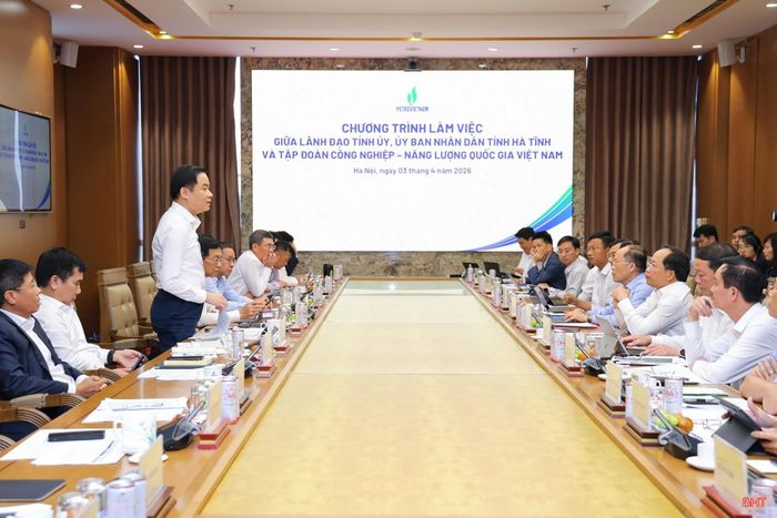 Lãnh đạo tỉnh Hà Tĩnh làm việc với lãnh đạo Tập đoàn Công nghiệp - Năng lượng Quốc gia Việt Nam về Đề án Trung tâm Công nghiệp - Năng lượng sinh thái Petrovietnam tại Vũng Áng.