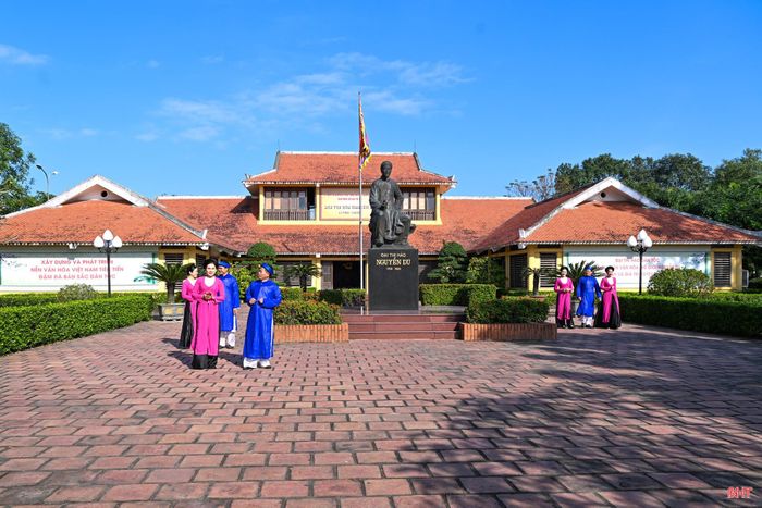 Khu lưu niệm Đại thi hào Nguyễn Du. Ảnh: Huy Tùng