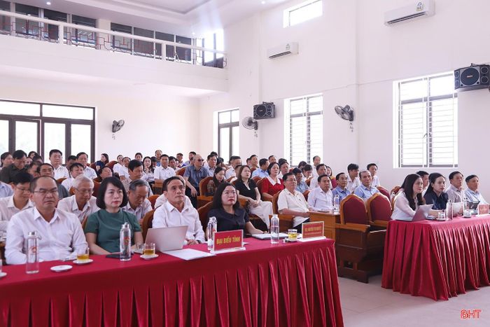 Đại biểu tham dự hội nghị.