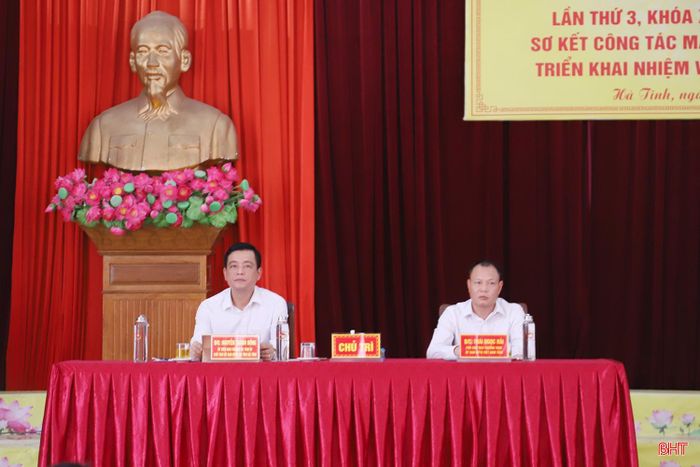 Chủ tịch Ủy ban MTTQ tỉnh Nguyễn Thành Đồng, Phó Chủ tịch Thường trực Ủy ban MTTQ tỉnh Thái Ngọc Hải chủ trì hội nghị.