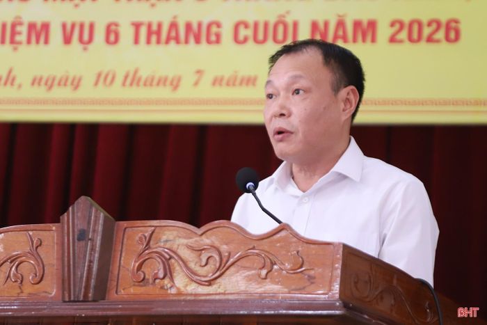 Phó Chủ tịch Thường trực Ủy ban MTTQ tỉnh Thái Ngọc Hải báo cáo kết quả hoạt động 6 tháng đầu năm, triển khai nhiệm vụ 6 tháng cuối năm 2026.