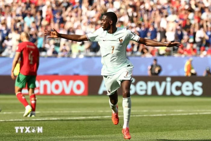 Dembele nhân đôi cách biệt cho đội tuyển Pháp. (Ảnh: AFP/TTXVN)