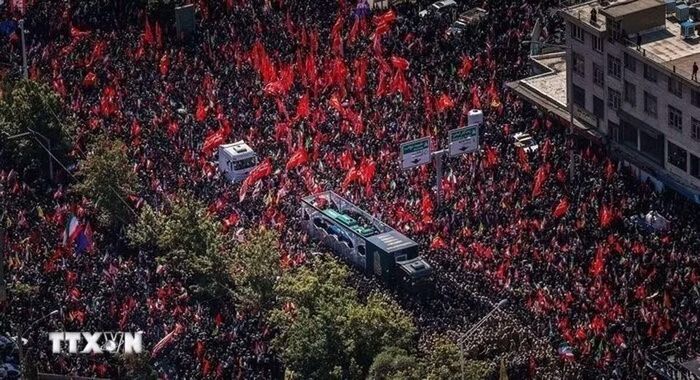 Ngày 7/7/2026, hàng triệu người dân Iran đã tham gia lễ đưa tang Đại giáo chủ Ali Khamenei tại thành phố linh thiêng Qom, trong chặng tiếp theo của tuần lễ tiễn biệt nhà lãnh đạo tối cao của Iran. (Ảnh: IRNA/TTXVN phát)