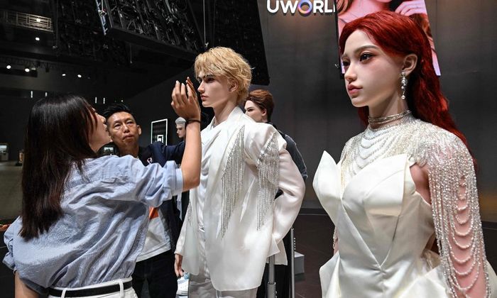 Robot Uworld U1 được trang bị lớp da mô phỏng sinh học, hệ thống AI nhận diện cảm xúc và khả năng tái hiện phần lớn các chuyển động của cơ thể người. Ảnh: Global Times