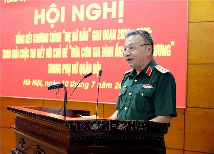 Thượng tướng Lê Quang Minh, Phó Chủ nhiệm Tổng cục Chính trị QĐND Việt Nam chỉ đạo hội nghị. Ảnh: An Đăng/TTXVN
