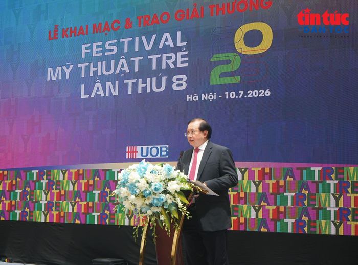 Thứ trưởng Bộ Văn hóa, Thể thao và Du lịch Tạ Quang Đông phát biểu tại lễ trao giải thưởng.