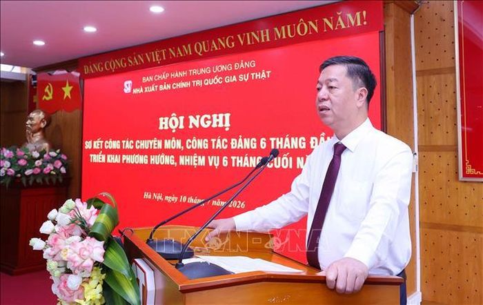 PGS.TS. Vũ Trọng Lâm, Giám đốc - Tổng Biên tập Nhà xuất bản Chính trị quốc gia Sự thật phát biểu kết luận. Ảnh: Văn Điệp/TTXVN