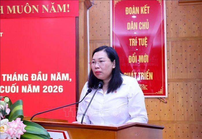 Phó Giám đốc - Phó Tổng Biên tập Nhà xuất bản Chính trị Quốc gia Sự thật Phạm Thị Thinh phát biểu. Ảnh: Văn Điệp/TTXVN