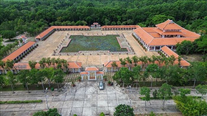 Khu di tích lịch sử cách mạng Bình Thành là nơi ghi dấu nhiều sự kiện lịch sử quan trọng trong hai cuộc kháng chiến chống thực dân Pháp và đế quốc Mỹ xâm lược.