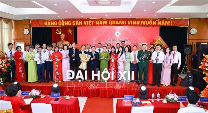 Ban Chấp hành Hội Chữ thập đỏ thành phố Hà Nội nhiệm kỳ 2026 - 2031 ra mắt Đại hội. Ảnh: Thanh Tùng/TTXVN