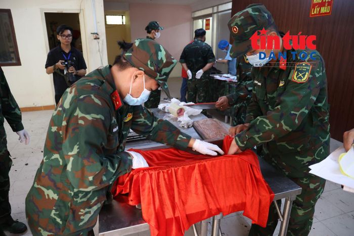 Hài cốt liệt sĩ được lưu trữ sau khi phát hiện.