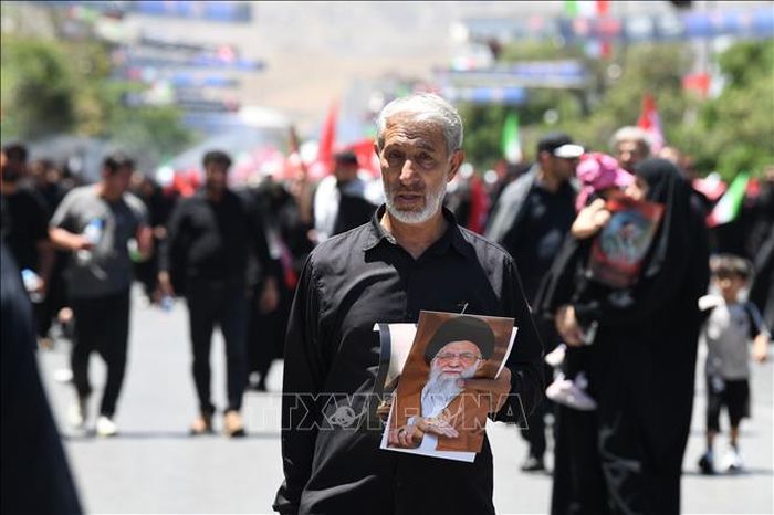 Người dân tiễn biệt cố Đại giáo chủ Iran Ali Khamenei tại thành phố Mashhad, ngày 9/7/2026. Ảnh: THX/TTXVN phát