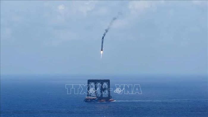Tầng đẩy thứ nhất của tên lửa đẩy Trường Chinh-10B được thu hồi thành công ngày 10/7/2026. Ảnh: THX/TTXVN phát