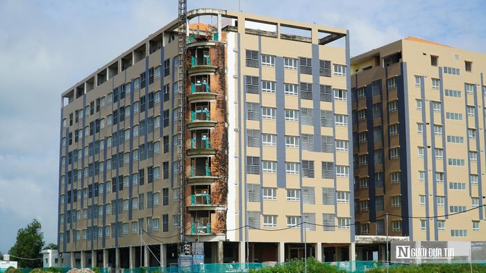 Thông tin với Người Đưa Tin, Đại diện Sở Xây dựng tỉnh Lâm Đồng cho biết, dự án Khu nhà ở xã hội cho công nhân Khu công nghiệp Hàm Kiệm II do Công ty Cổ phần Đầu tư Bình Tân làm chủ đầu tư, được xây dựng tại xã Hàm Kiệm, tỉnh Lâm Đồng với quy mô 5.552 căn hộ.