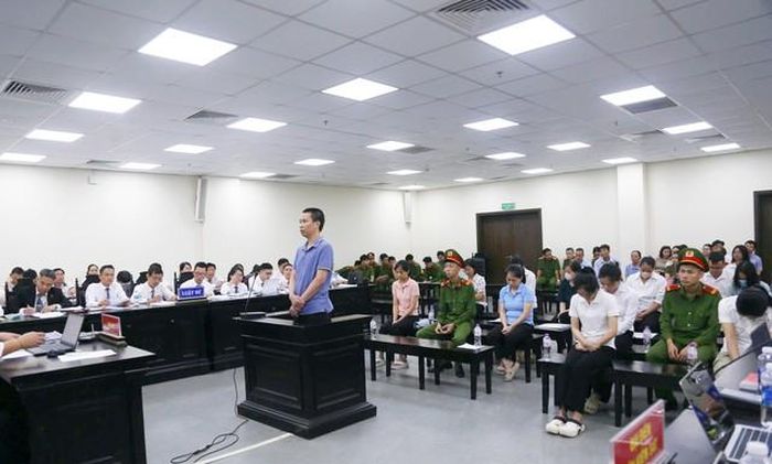 Các bị cáo tại phiên tòa.