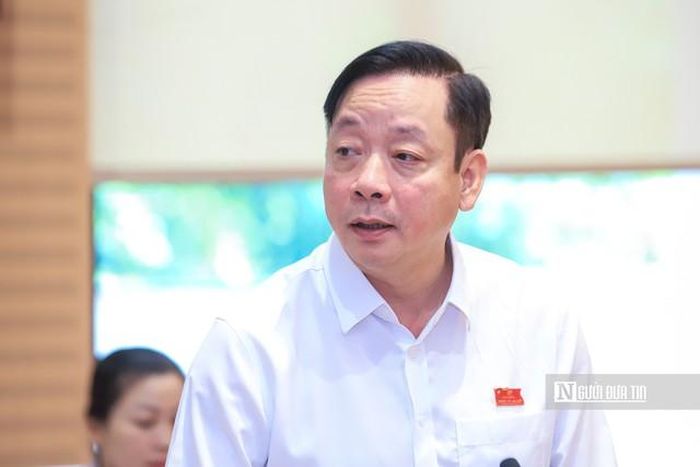 Ông Trần Hợp Dũng – Trưởng ban Đô thị HĐND Tp.Hà Nội trao đổi về nội dung chất vấn tại kỳ họp sắp tới (Ảnh: Hữu Thắng).