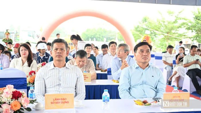 Các đại biểu tham dự buổi Lễ khởi công mở rộng đường ĐT.769