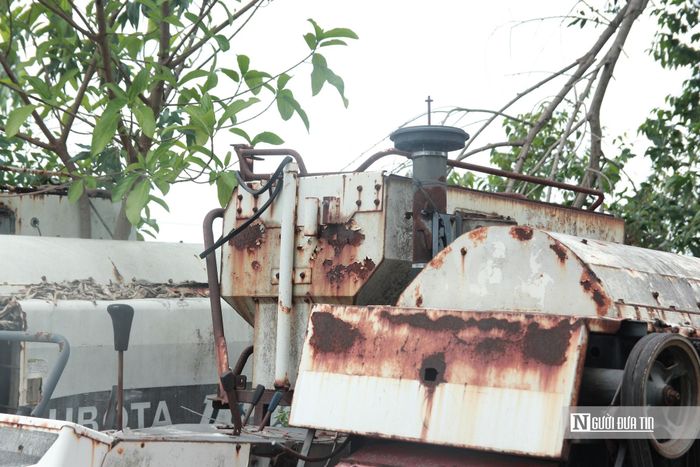 Bên cạnh yếu tố mỹ quan đô thị, làm xấu cảnh quan khu dân cư, việc tập trung số lượng lớn xe hư hỏng trong thời gian dài cũng gây ra tình trạng ô nhiễm môi trường.