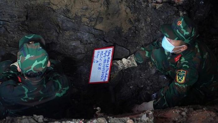 Chỉ trong sáng nay, lực lượng chức năng đã tìm thấy 13 bộ hài cốt.