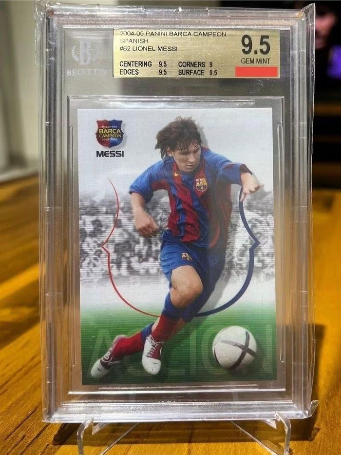 Một thẻ tân binh (rookie card) của Messi được tổ chức giám định quốc tế BGS chấm điểm 9,5 Gold Label đã được giao dịch với mức giá khoảng 3.100 USD, (tương đương hơn 81 triệu đồng), Ảnh: UDN.