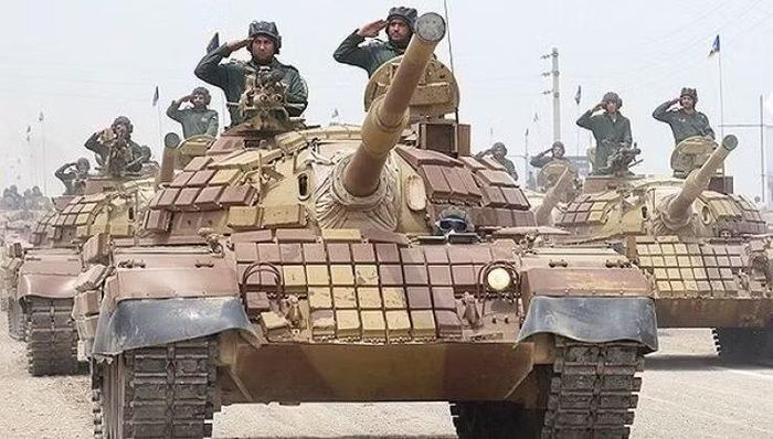 Xe tăng T-72S của Quân đội Iran. Ảnh: MW.