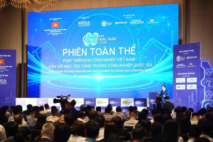 Quang cảnh diễn đàn. Ảnh: LƯU THỦY