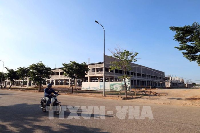 Nhiều nhà đầu tư thứ cấp xây dựng nhà máy tại Khu công nghiệp Tam Anh - Hàn Quốc. Ảnh: Đỗ Trưởng - TTXVN 
