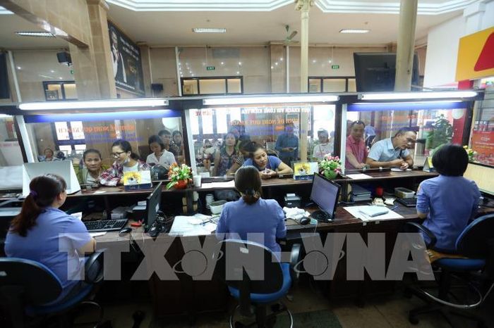 Bán vé tàu tại ga Hà Nội. Ảnh: Huy Hùng – TTXVN