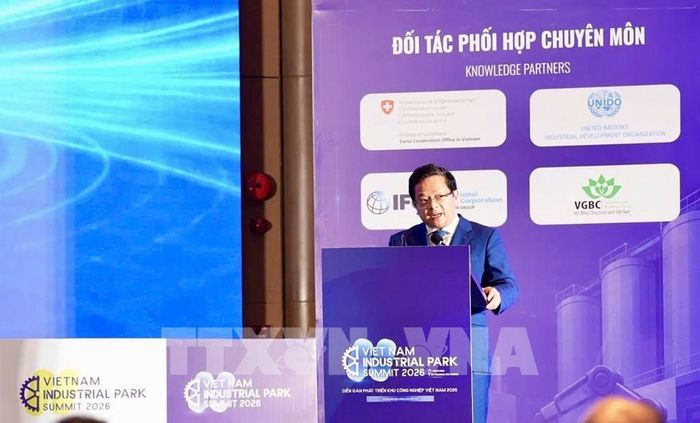 Tiến sĩ Nguyễn Đức Hiển, Phó trưởng ban Chính sách Chiến lược Trung ương phát biểu tại hội thảo. Ảnh: Minh Huệ - TTXVN 