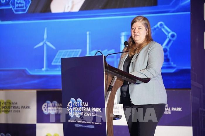 Bà Sibylle Bachmann, Trưởng Đại diện Cơ quan Hợp tác Kinh tế và Phát triển (SECO), Đại sứ quán Thụy Sĩ tại Việt Nam phát biểu tại hội thảo. Ảnh: Minh Huệ - TTXVN