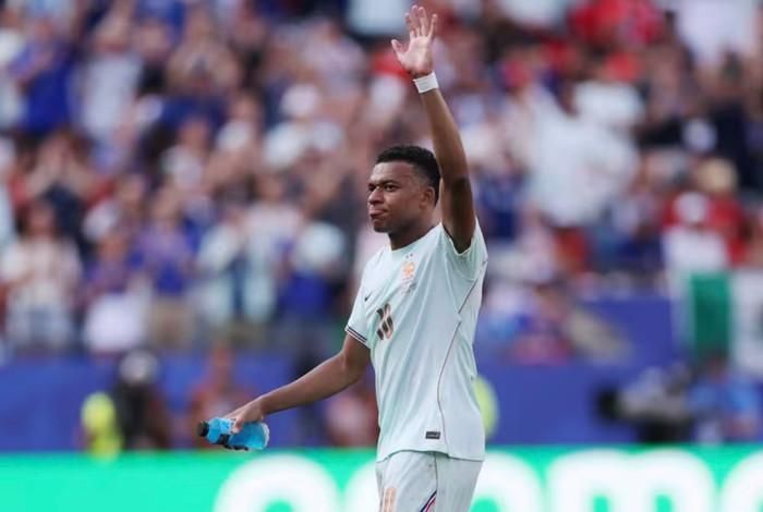Mbappe dẫn đầu Chiếc giày vàng, tiến sát kỷ lục của Messi và tiếp tục viết nên kỳ World Cup đáng kinh ngạc. Ảnh: FIFA
