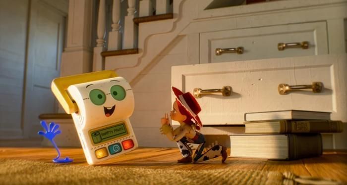 Smarty Pants (ở giữa, Conan O'Brien lồng tiếng ), Jessie (bên phải, Joan Cusack lồng tiếng)Disney