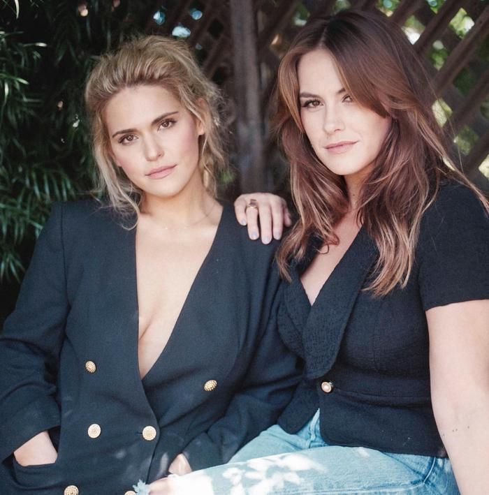 Jade Halley Bartlett and Mary-Margaret Kunze bộ đôi tài năng được lựa chọn để tái khởi động dự án Free Willy. Ảnh: Variety