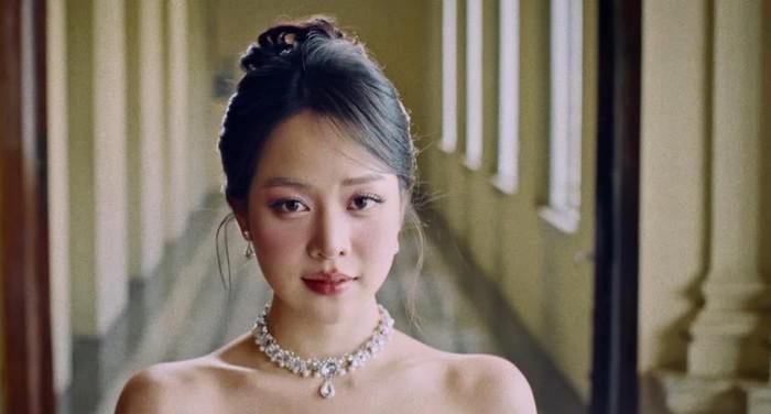 Biểu cảm của Hoa hậu Thanh Thủy trong MV từng được khán giả dành nhiều lời khen. 
