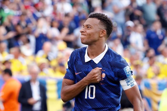 Bốn năm sau cuộc đua nghẹt thở tại Qatar, Mbappe một lần nữa đứng trước cơ hội vượt Messi ở danh hiệu Chiếc giày vàng World Cup. Ảnh: FIFA