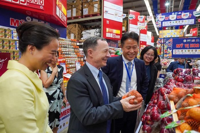 Ông Ralph Bean đánh giá cao vai trò của các hệ thống phân phối như MM Mega Market trong quảng bá nông sản Hoa Kỳ đến người dùng Việt Nam.