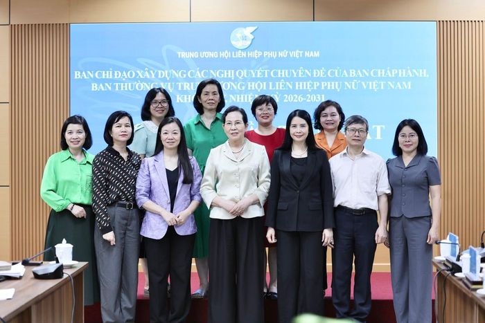 Các thành viên Ban Chỉ đạo xây dựng các Nghị quyết chuyên đề của Ban Chấp hành, Ban Thường vụ Trung ương Hội LHPN Việt Nam khóa XIV, nhiệm kỳ 2026-2031, tham dự phiên họp